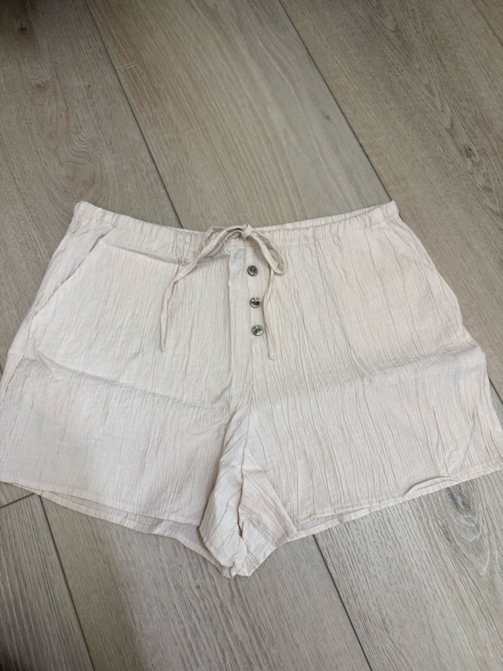 NEW Zara Women’s Cream Crepe Shorts